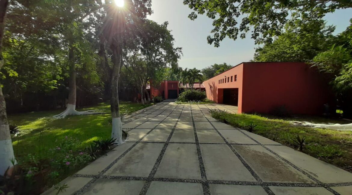 PROPIEDAD EN RENTA EN SANTA TERESITA, CARRETERA AKUMAL, TULUM