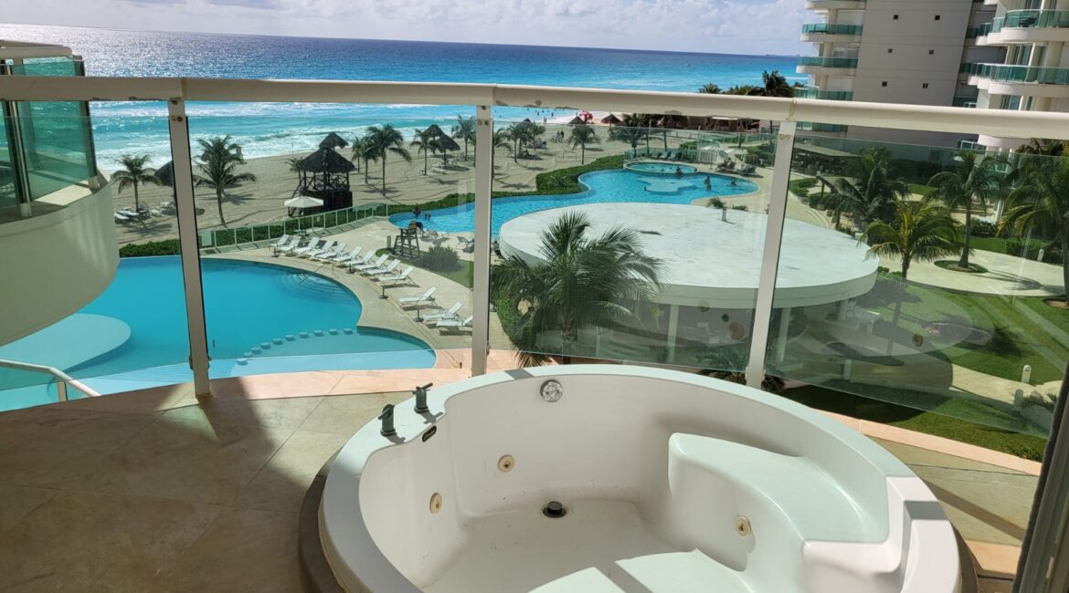 VIVA EL LUJO FRENTE AL MAR: RESIDENCIA EXCLUSIVA EN BAY VIEW GRAND, ZONA HOTELERA DE CANCÚN